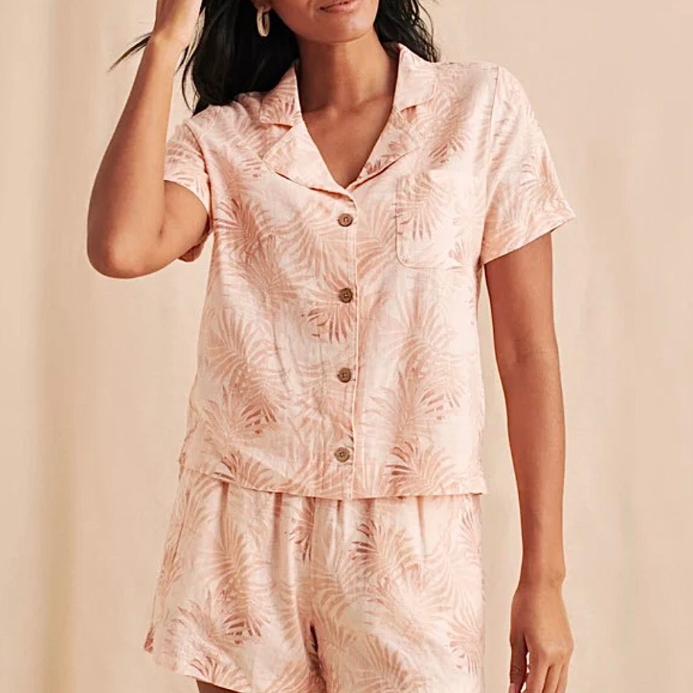 FAHERTY Paradise Cove Camp Shirt In Peach Palms Short Sleeves Linen